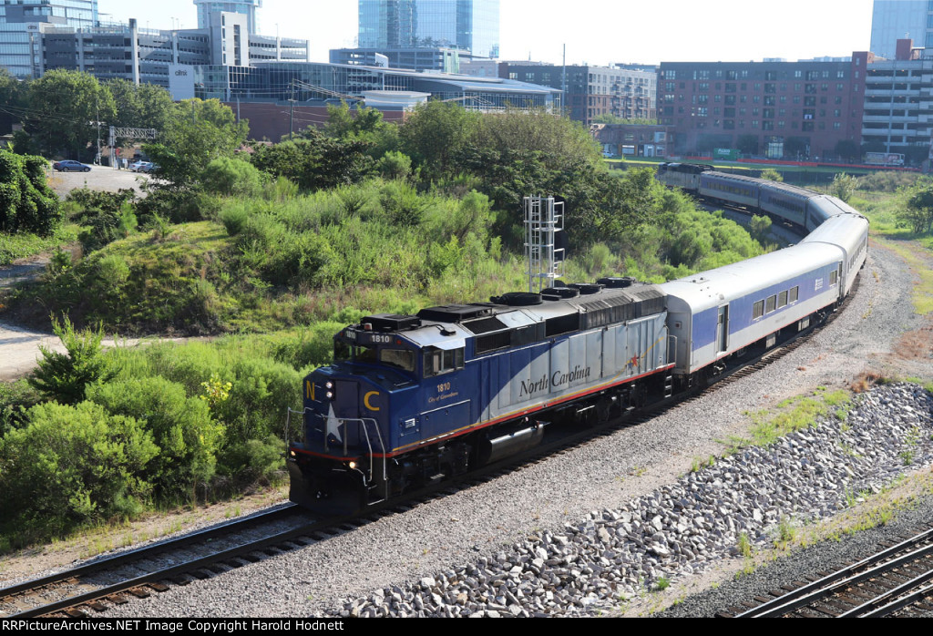 RNCX 1810 leads train P073-05 towards the station